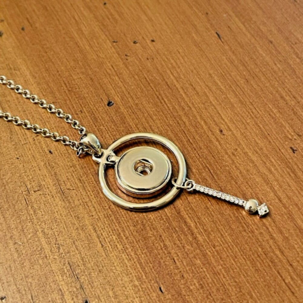 Magnolia and Vine Gold Tone LONG Necklace Holds 20mm "original size" snap (NIC)
